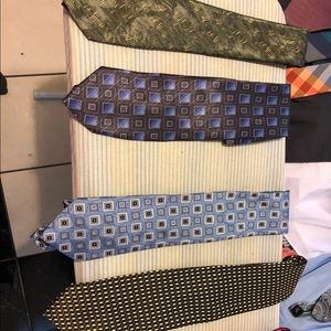 A bunch of men ties (19)